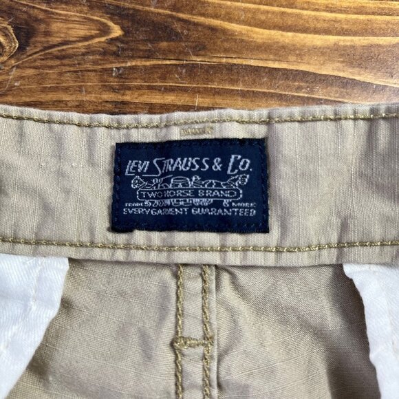 Levi’s Cargo Shorts men’s size 30 (measures 32) beige utility pockets outdoors - Picture 4 of 11